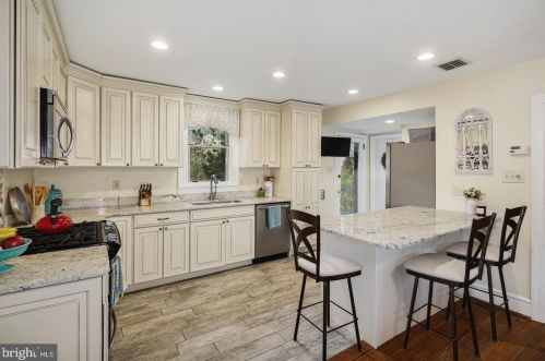 8322 Cedar Rd, Melrose Park PA  19027-2141 exterior