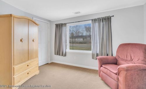 6 Wyoming Dr, Jackson Twp NJ  08527-1543 exterior