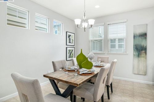 7056 Mariposa Ln, Pleasanton CA  94568-2569 exterior