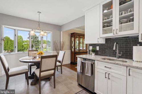 1275 Temperance Ln, Southampton, PA 18954-1123