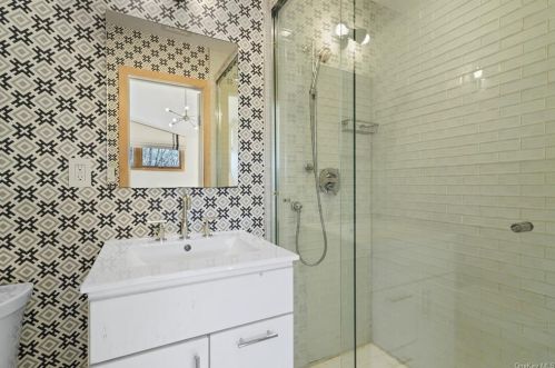 4750 Iselin Ave, Bronx NY  10471-2914 exterior