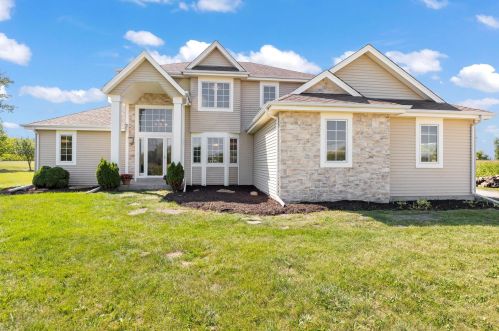 21831 8 Mile Rd, Muskego, WI 53150-6209