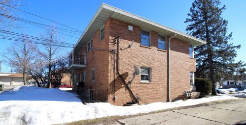 7200 Lakefield Dr, Milwaukee WI  53219-4024 exterior