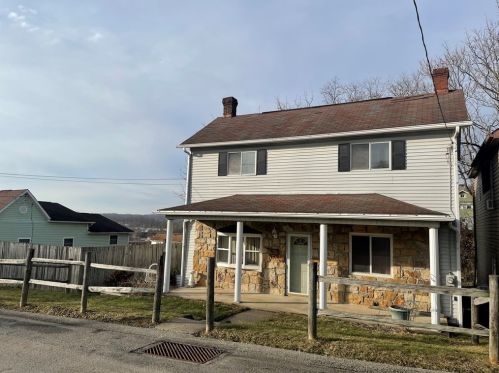 416 Gibson Ave, South Connellsville, PA 15425-2717