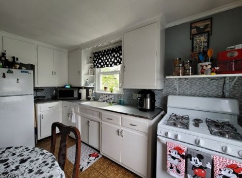 221 Burnett Ave, Maplewood NJ 07040-3234 exterior