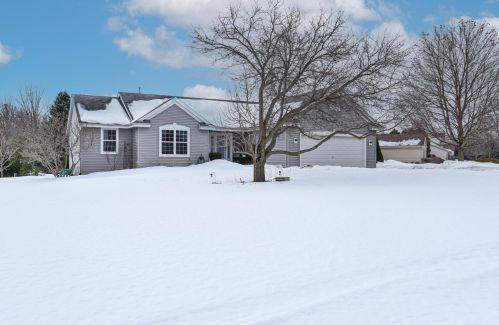 4849 Parkview Rd, Waterford, WI 53185-3352