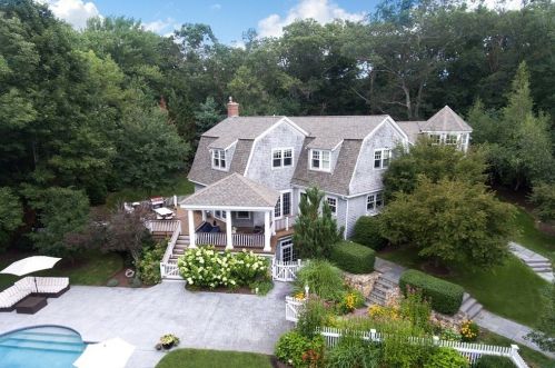 8 Elm Ct, Cohasset, MA 02025-1832