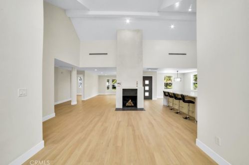 11512 La Maida St, North Hollywood CA  91601-4323 exterior