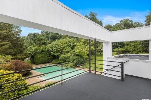 15 Wenwood Dr, Muttontown NY  11545-3129 exterior