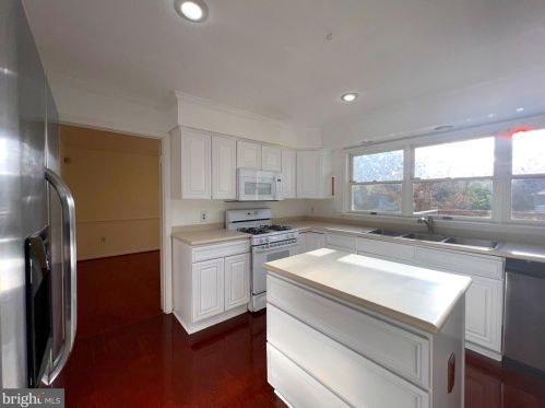 1408 Golf Course Dr, Bowie MD  20721-2330 exterior