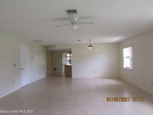 1835 39th Ave, Vero Beach FL  32960-2542 exterior