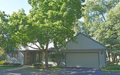 601 Pine Ter, Oconomowoc, WI 53066-2892