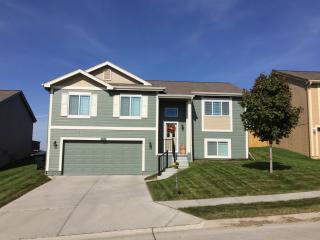16922 Camden Ave, Omaha, NE 68116-8023