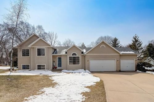 1100 Lee St, Lake Mills, WI 53551-1938