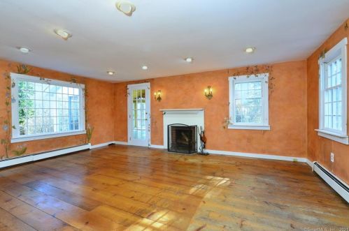 155 Covell Rd, Pomfret Center, CT 06259-1709