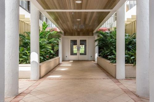 1700 Ocean Dr, Vero Beach, FL 32963-2254