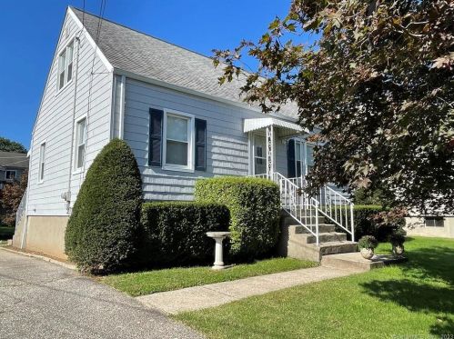 735 Hart St, Bridgeport, CT 06606-4350