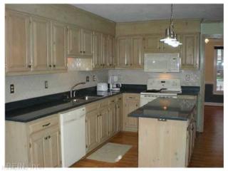 409 Las Gaviotas Blvd, Chesapeake VA  23322-8066 exterior