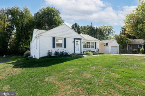 2437 Larkin Rd, Boothwyn, PA 19061-2616
