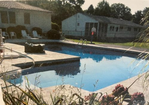71 Jensen St, East Brunswick, NJ 08816-2850