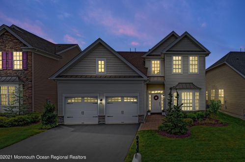 121 Sunset Dr, Tinton Falls, NJ 07724