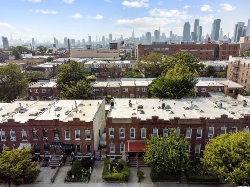 47-38 39th Pl, Long Island City, NY 11104-4203