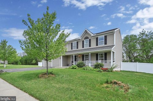 725 Belfair Dr, Dauberville, PA 19533-9441