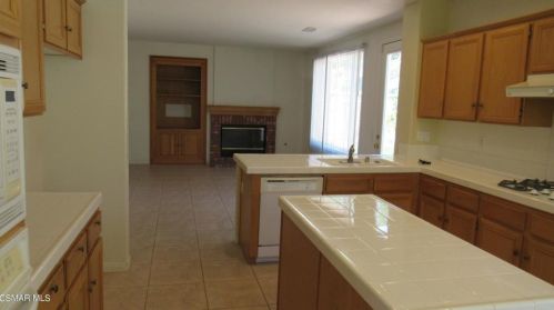 1004 Poplar Ct, Simi Valley CA 93065-6015 exterior