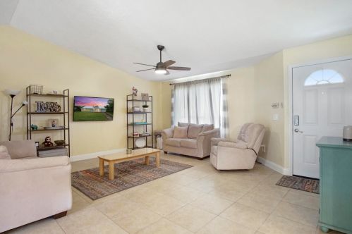 573 Fairview Ave, Fort Pierce FL  34983-2968 exterior