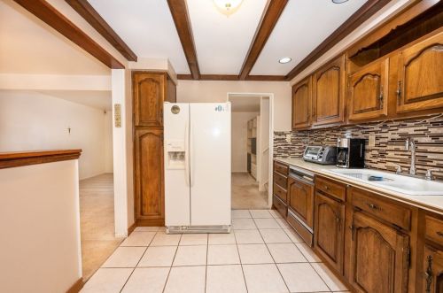 1342 Cathell Rd, Pittsburgh, PA 15236-1106