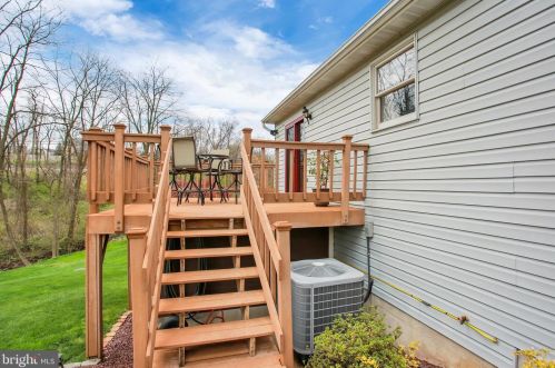 5805 Hillsborough Ct, Harrisburg PA  17111-4736 exterior