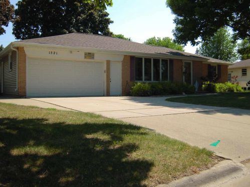 1521 Careful Dr, Green Bay, WI 54304-2940