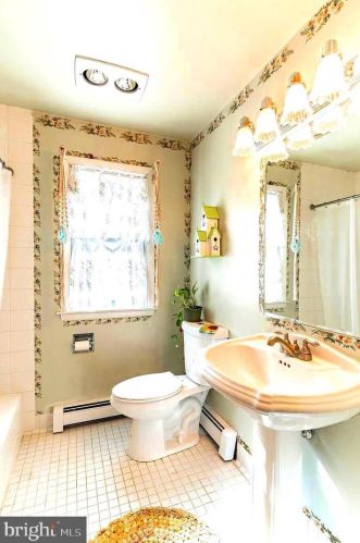 623 Crescent Ave, Lansdale PA 19446-3203 exterior