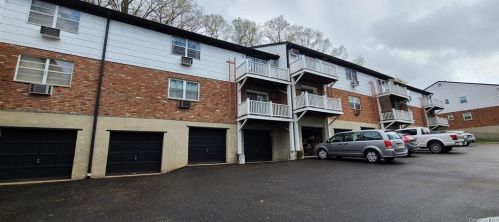 41 Parkside Dr, Airmont, NY 10901-7858