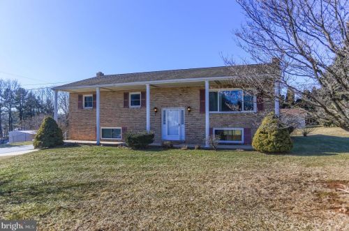 935 Jefferson Ln, Red Lion, PA 17356-8536