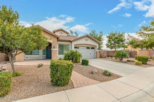 5553 Roanoke St, Gilbert, AZ 85298-3425