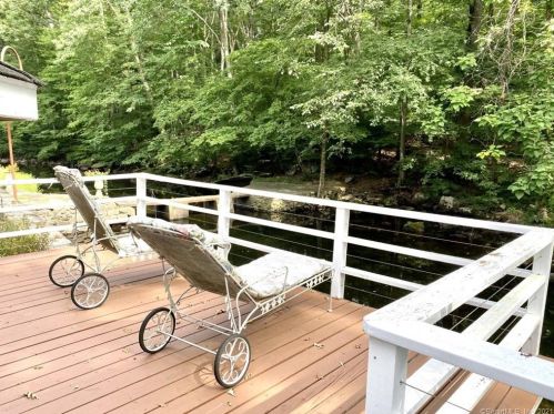 83 Maltbie Ave, Stamford CT  06902-1109 exterior