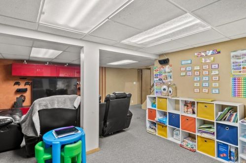 577 Centre Ave, North Lindenhurst NY  11757-3114 exterior