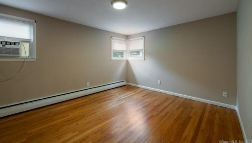 2 Valley Brook Ln, North Haven CT  06473-2638 exterior
