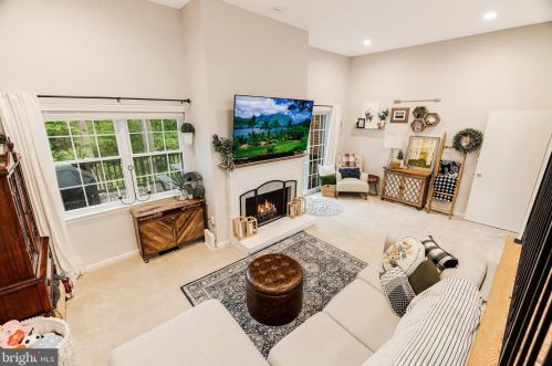 11710 Dry River Ct, Herndon VA  20191-2964 exterior