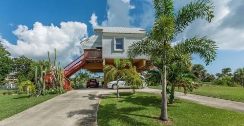5230 94th Ln, Sebastian, FL 32958-6389