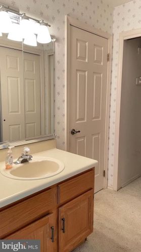 11 Cottage Ln, Columbus NJ  08022-1060 exterior