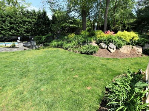 28 Little Harbor Rd, Mount Sinai NY  11766-1208 exterior