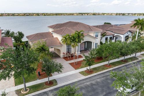 19029 24th St, Hollywood, FL 33029-5937