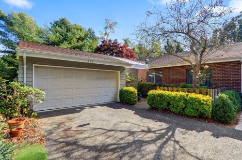 211 Otis Ln, Bayshore, NY 11706-7733