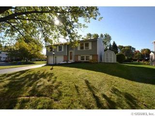 1 Queensberry Ln, Rochester, NY 14624-4307
