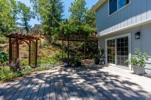 380 Jefferson Ln, Ukiah CA  95482-6618 exterior