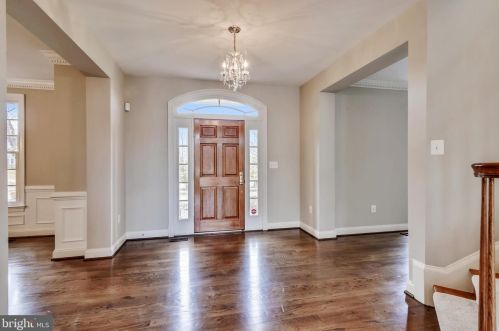 19228 Charandy Dr, Leesburg VA 20175-7215 exterior