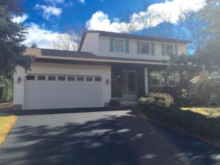 9 Meadow Dr, Albany, NY 12203-5352
