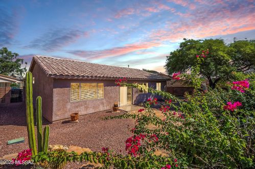 2613 Southern Star Dr, Tucson, AZ 85713-1118